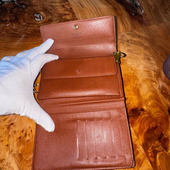 LOUIS VUITTON
Monogram Porte Tresor Etui Papiers
Wallet 1998 france converted - Picture 8 of 16